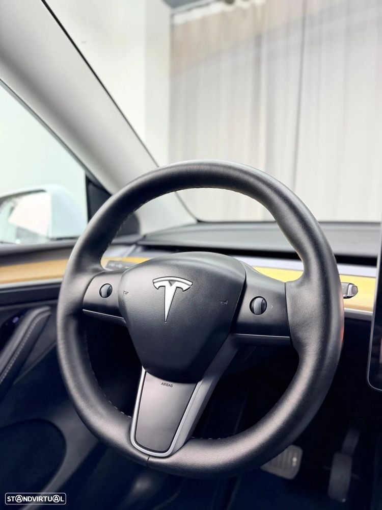 Tesla Model Y Long Range Dual Motor AWD - 18