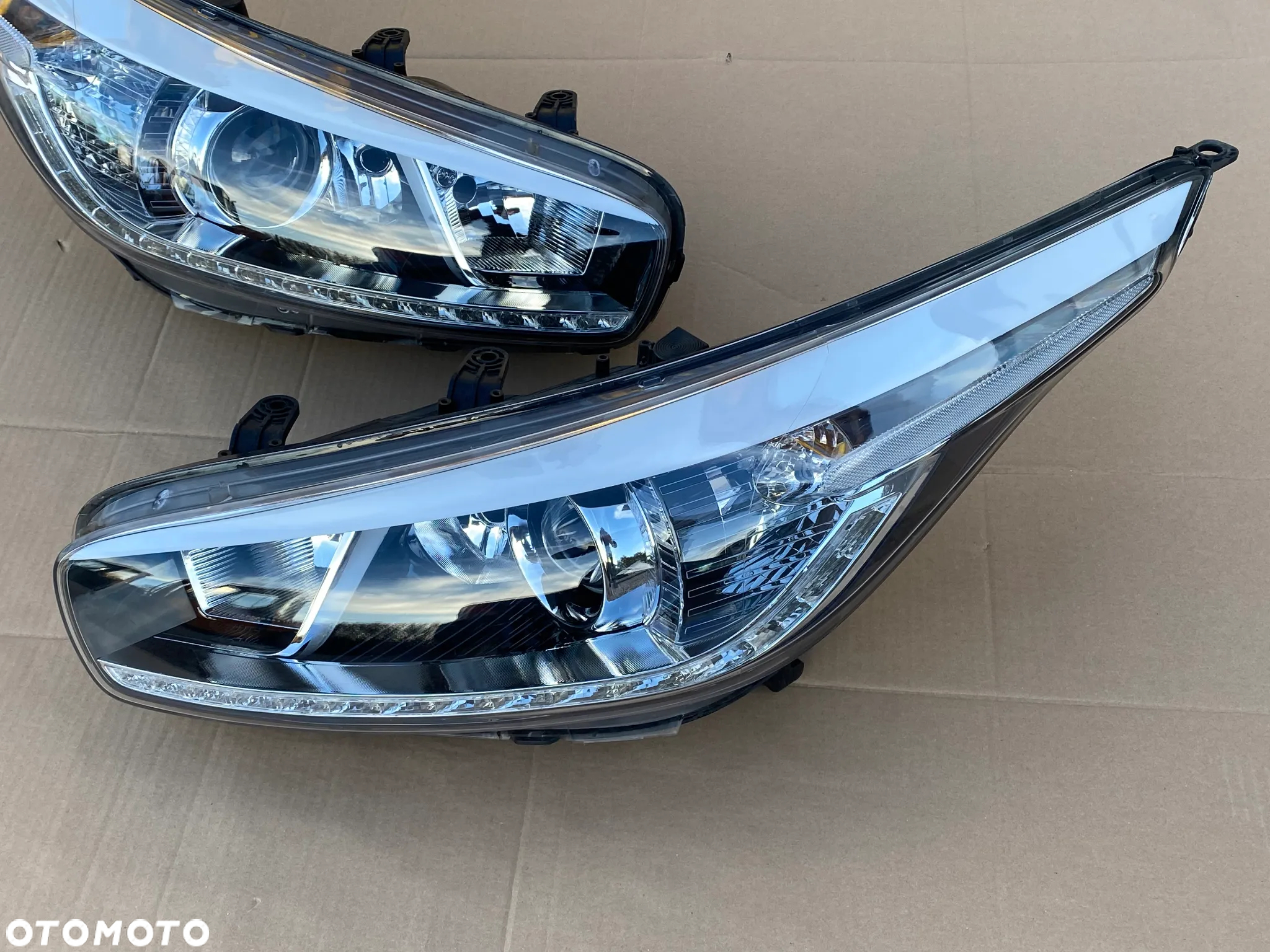 Kia Ceed II 2012- Lampa lewa przód soczewka zwykła Led europa - 2