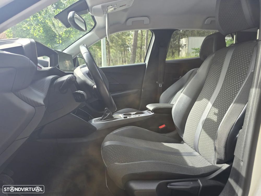 Peugeot 2008 1.2 PureTech Allure - 14