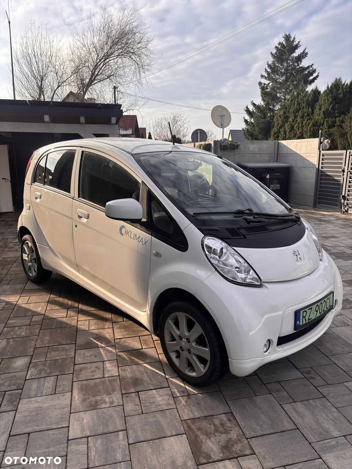Peugeot iOn - 3