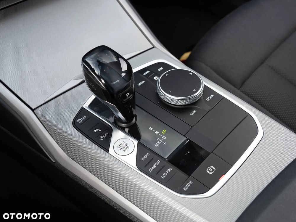 BMW Seria 3 318d - 31