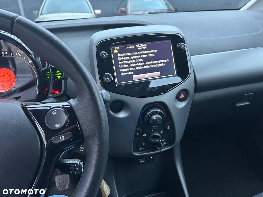 Toyota Aygo x-play - 9