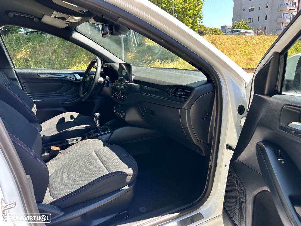 Ford Focus 1.0 EcoBoost S&S ST-LINE - 37
