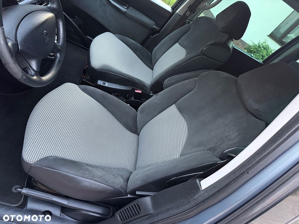 Peugeot 807 HDi 135 Allure - 11