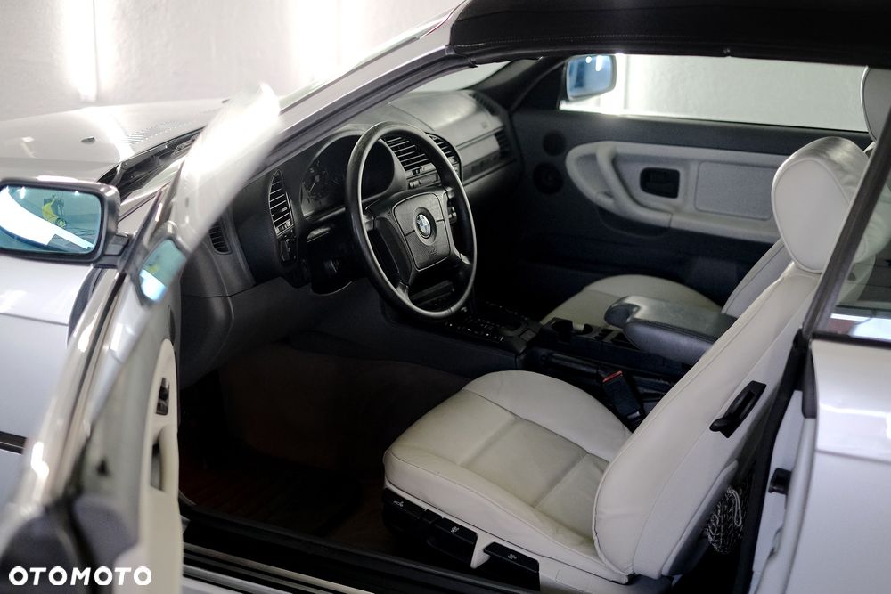 BMW Seria 3 323i - 24