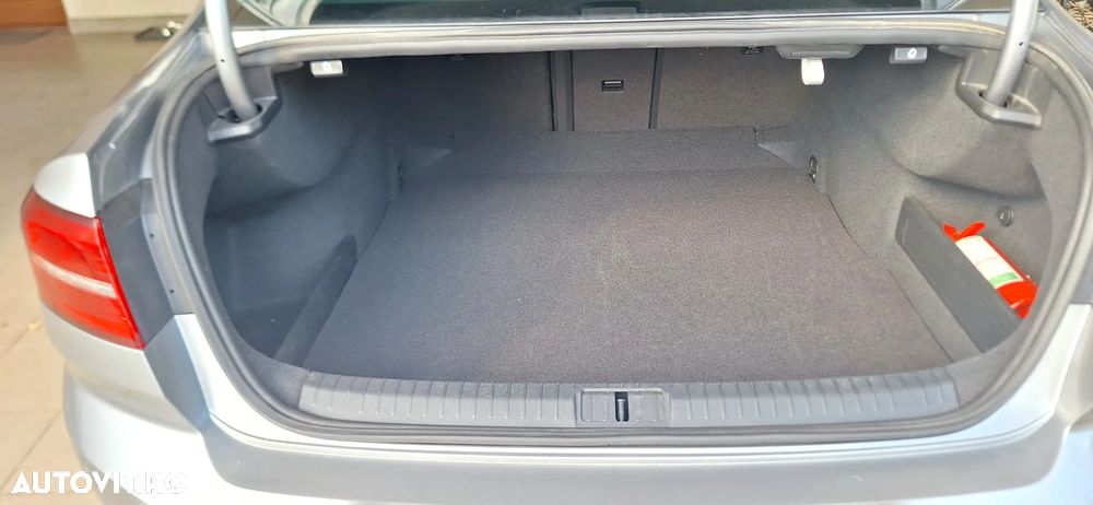 Volkswagen Passat 2.0 TDI DSG R Executive - 16