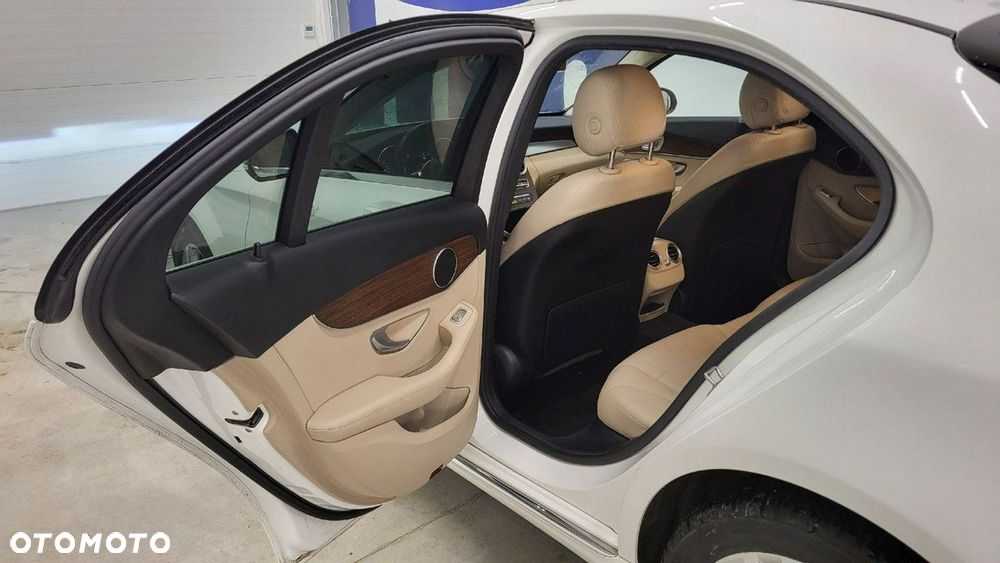 Mercedes-Benz Klasa C 200 4MATIC 9G-TRONIC - 22