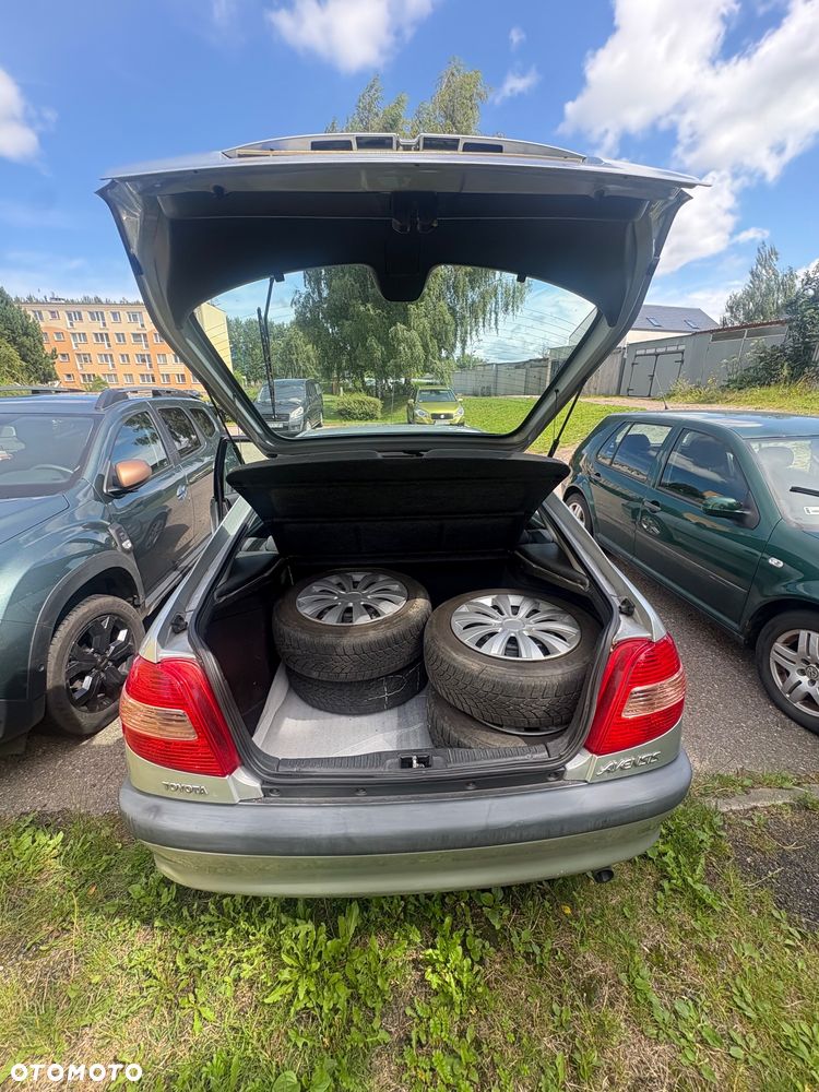 Toyota Avensis - 9