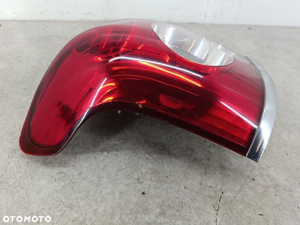 LAMPA TYLNA LEWA TOYOTA AVENSIS II T25 KOMBI - 7