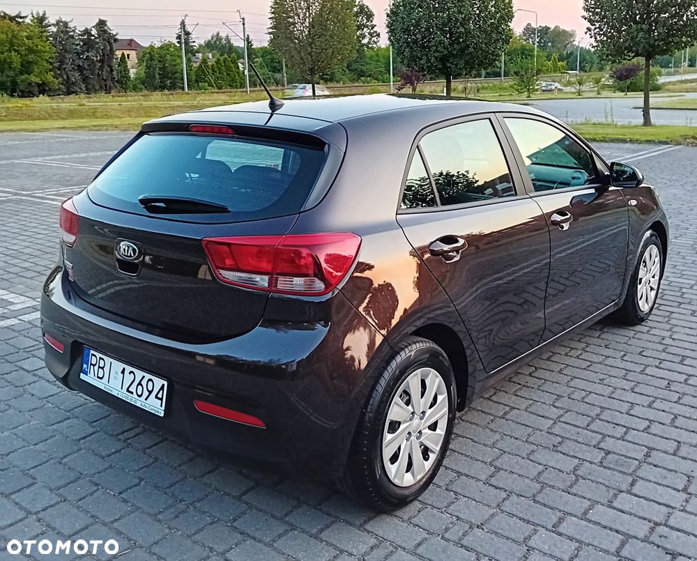 Kia Rio 1.2 L - 1