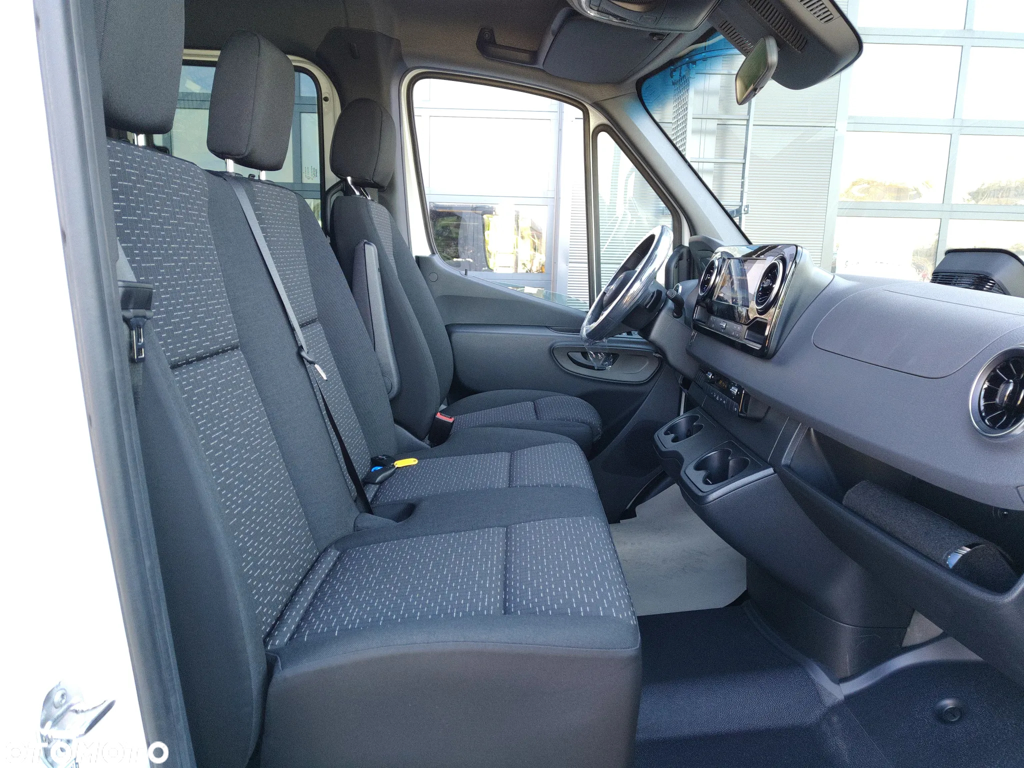 Mercedes-Benz Sprinter - 11