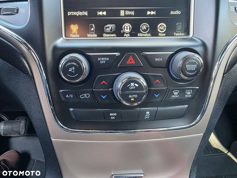 Jeep Grand Cherokee - 32