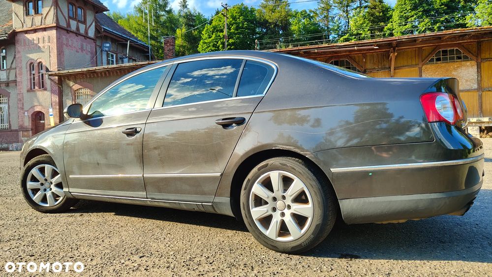 Volkswagen Passat 2.0 FSI Comfortline - 11