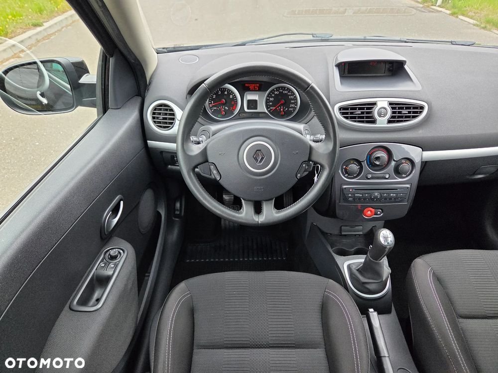 Renault Clio 1.2 16V 75 nightDay - 9