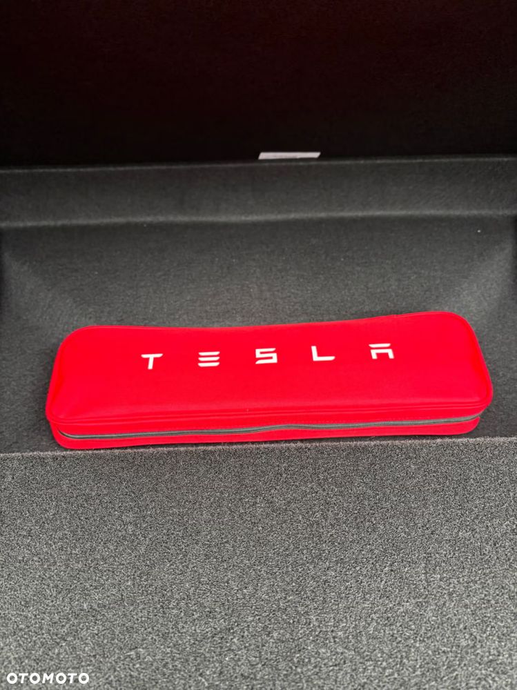 Tesla Model Y Long Range Dual Motor AWD - 9