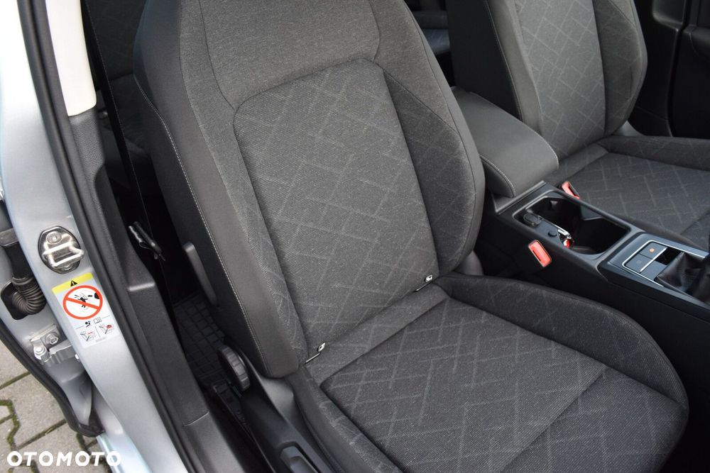 Volkswagen Golf - 34