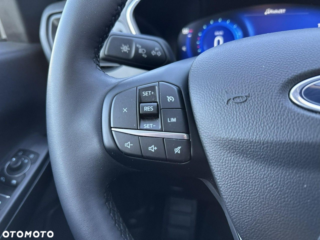 Ford Kuga - 13