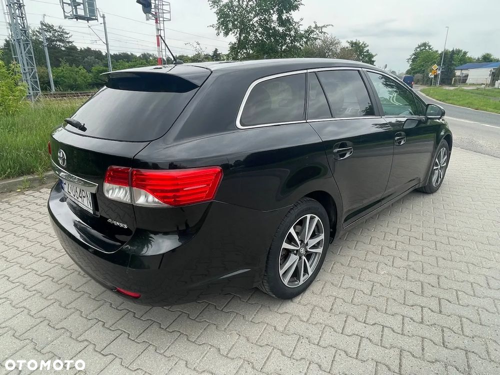 Toyota Avensis 2.0 D-4D Style - 9
