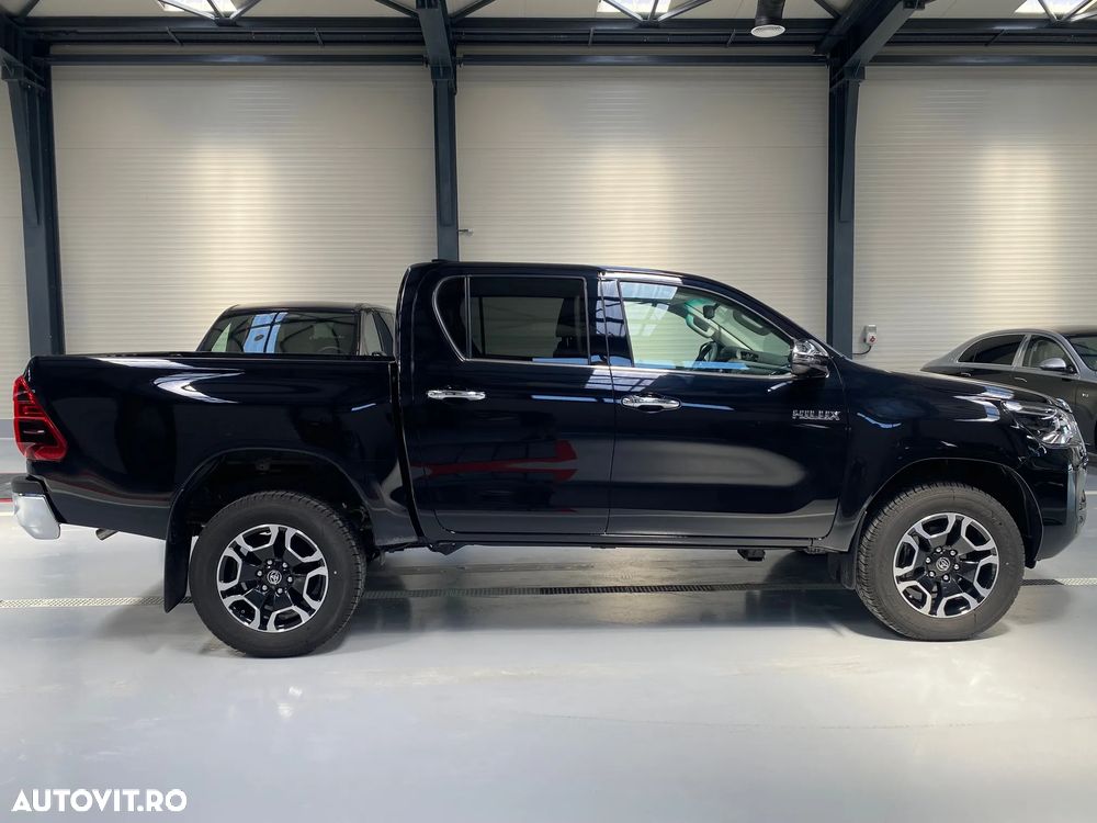Toyota Hilux 2.8D 204CP 4x4 Double Cab AT MHEV Invincible - 2