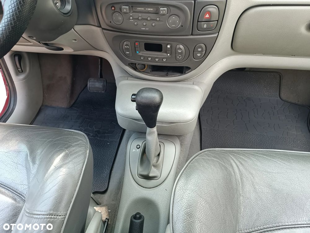 Renault Scenic 1.6 16V Privilege - 8