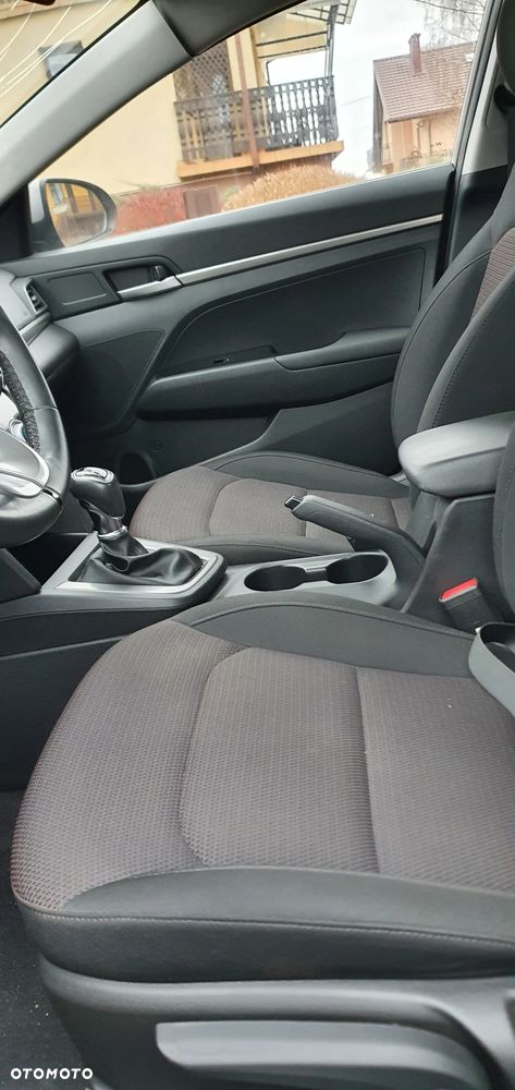 Hyundai Elantra - 10