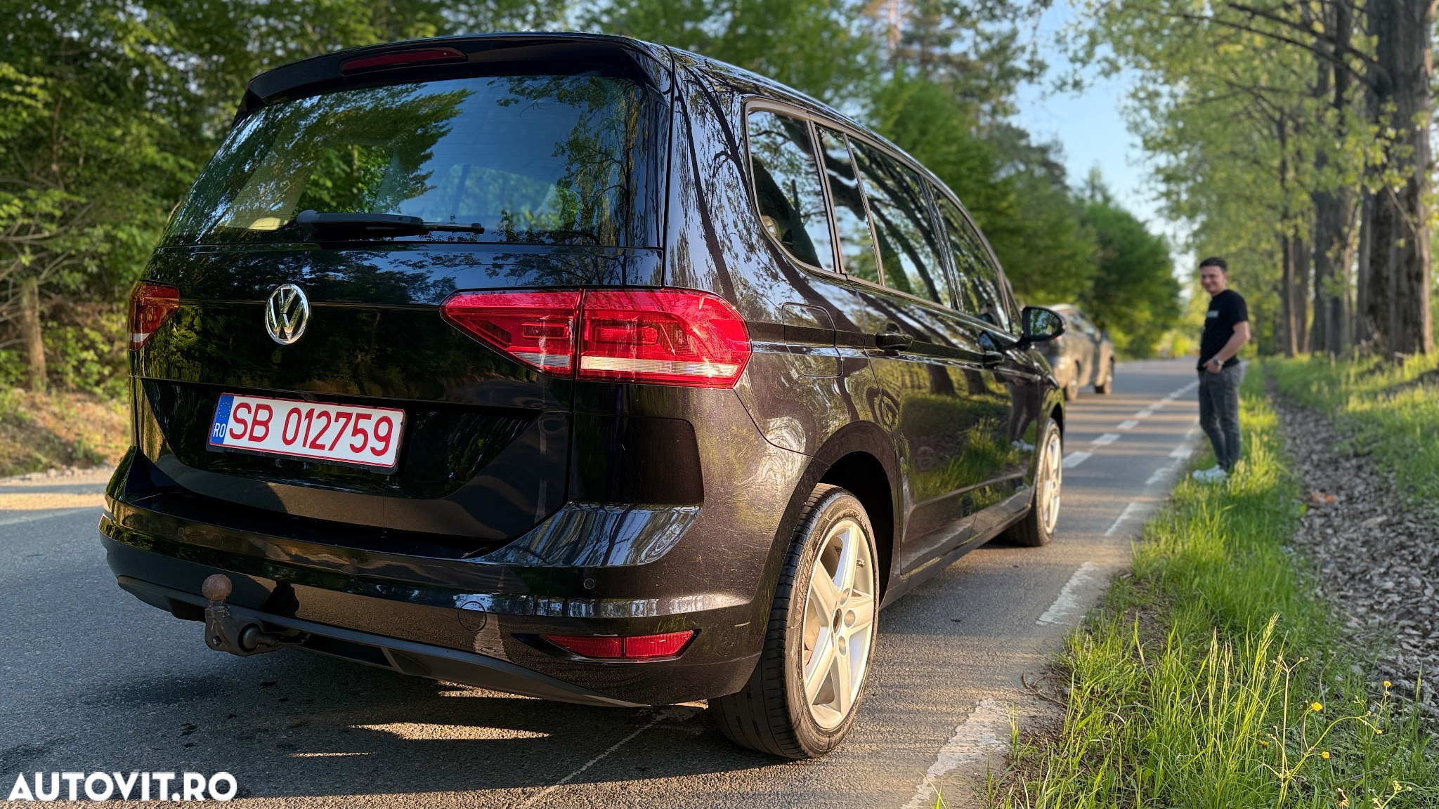 Volkswagen Touran 1.6 TDI DSG Comfortline - 4