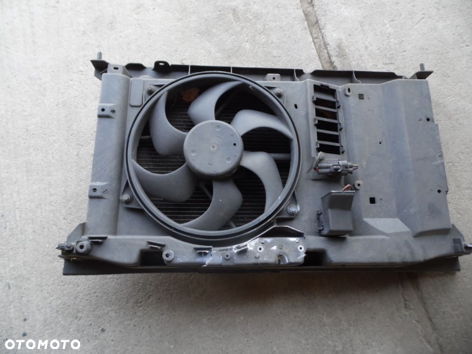 chłodnica wentylator chłodnicy komplet Citroen C4 I HB 1.6b