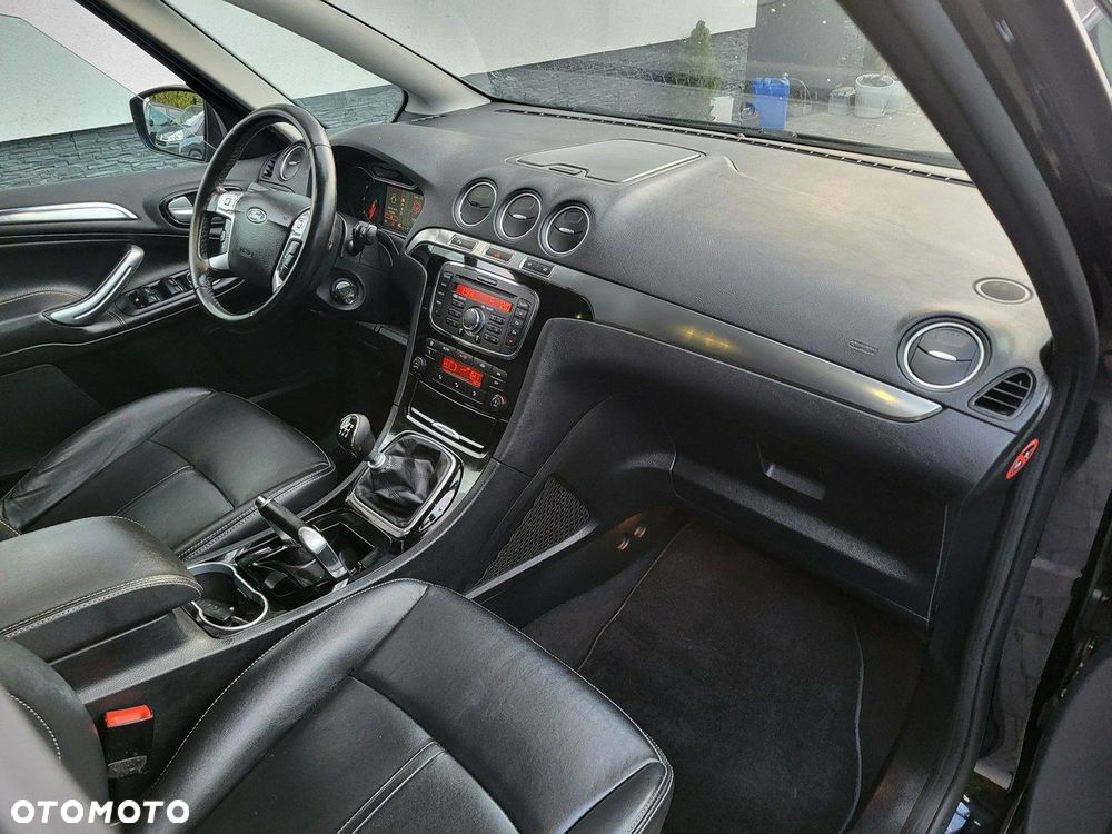 Ford S-Max - 11