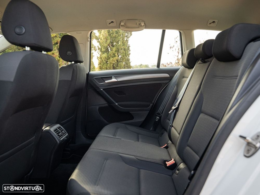 VW Golf Variant 1.6 TDi Confortline - 17