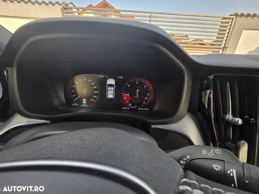 Volvo XC 60 D5 AWD Geartronic RDesign - 10