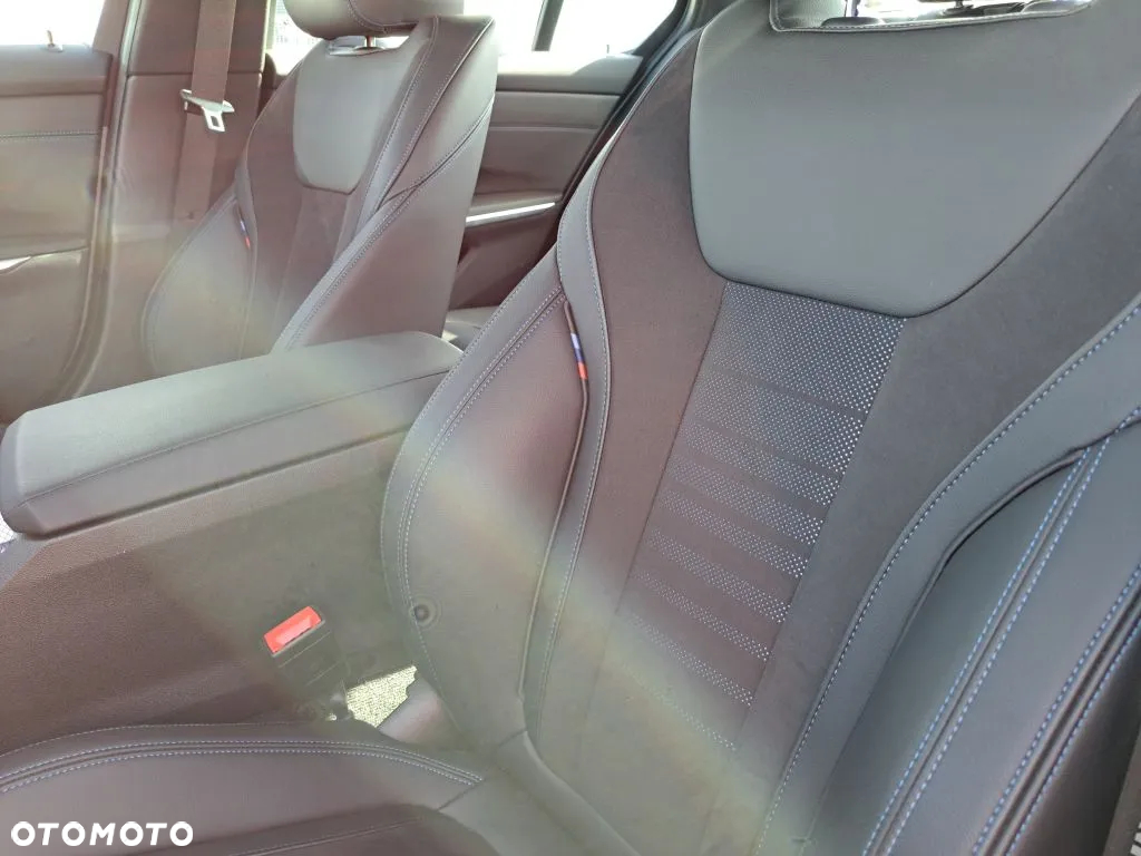 BMW Seria 3 318i M Sport - 28