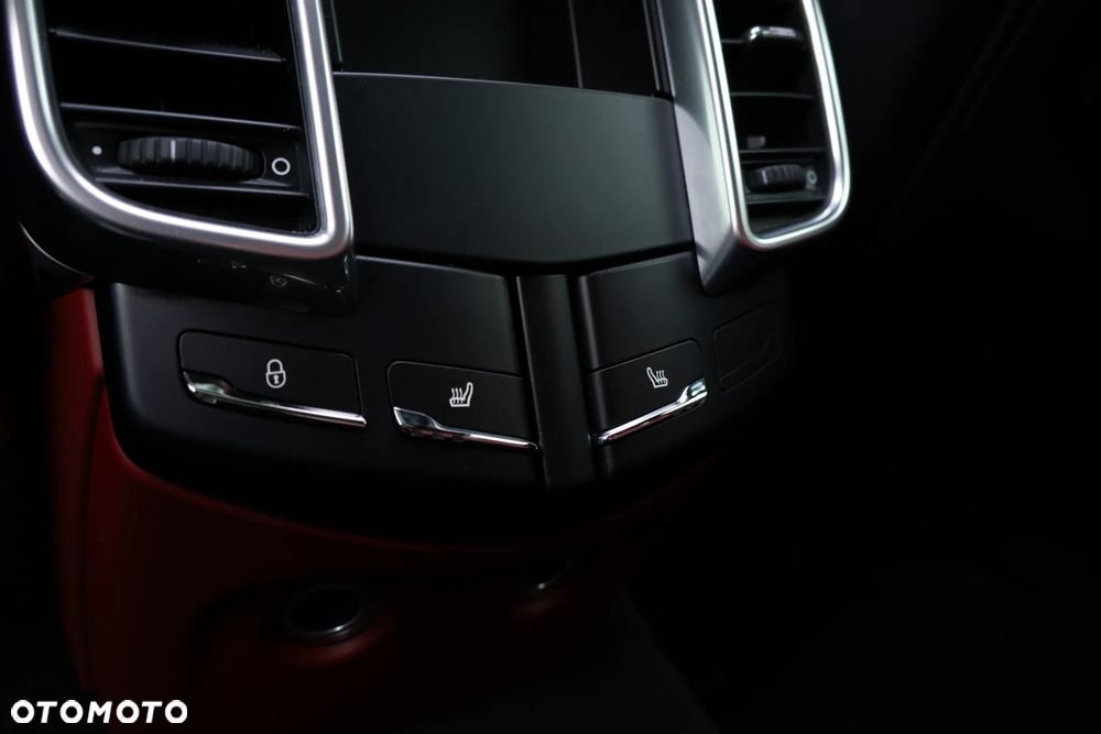 Porsche Cayenne Turbo S Tiptronic S - 35