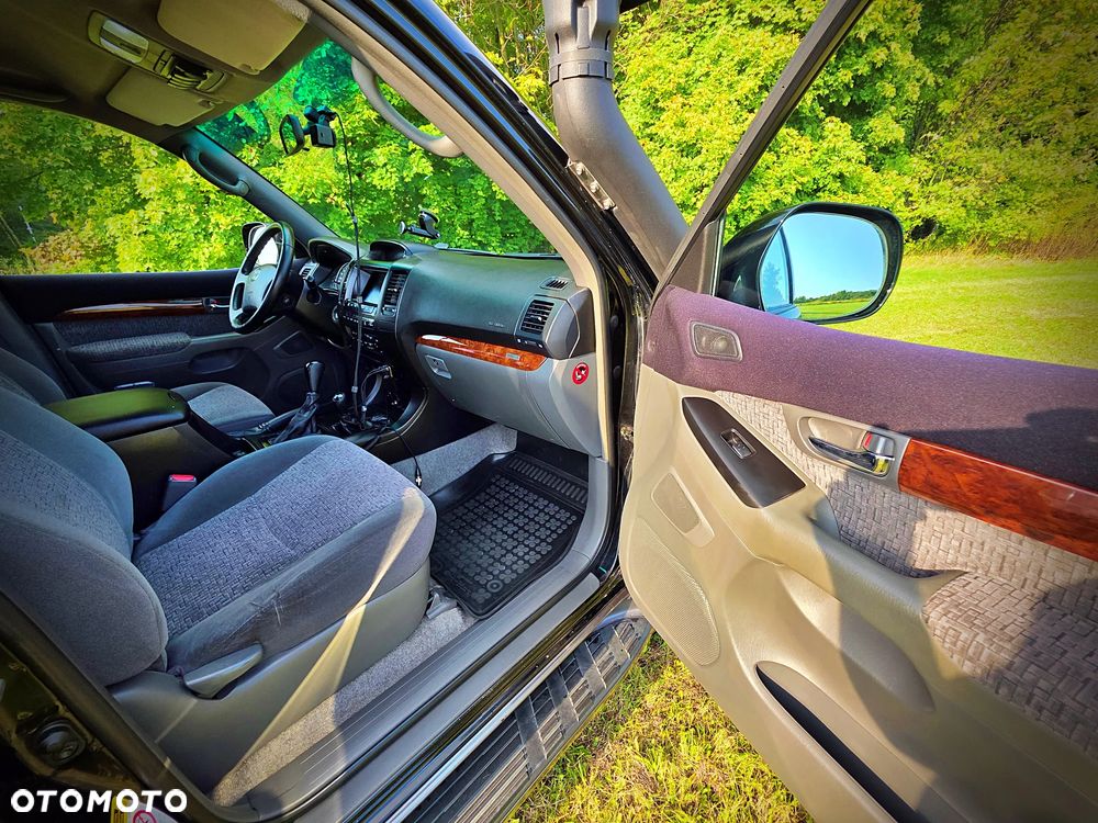 Toyota Land Cruiser - 17