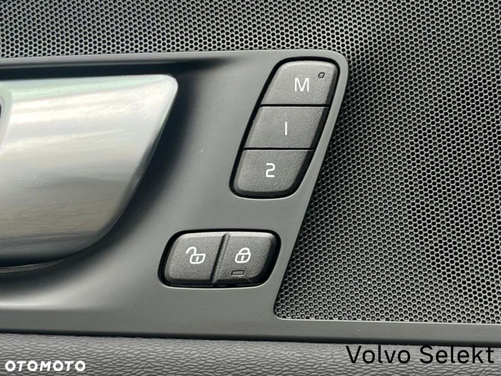 Volvo XC 60 - 30