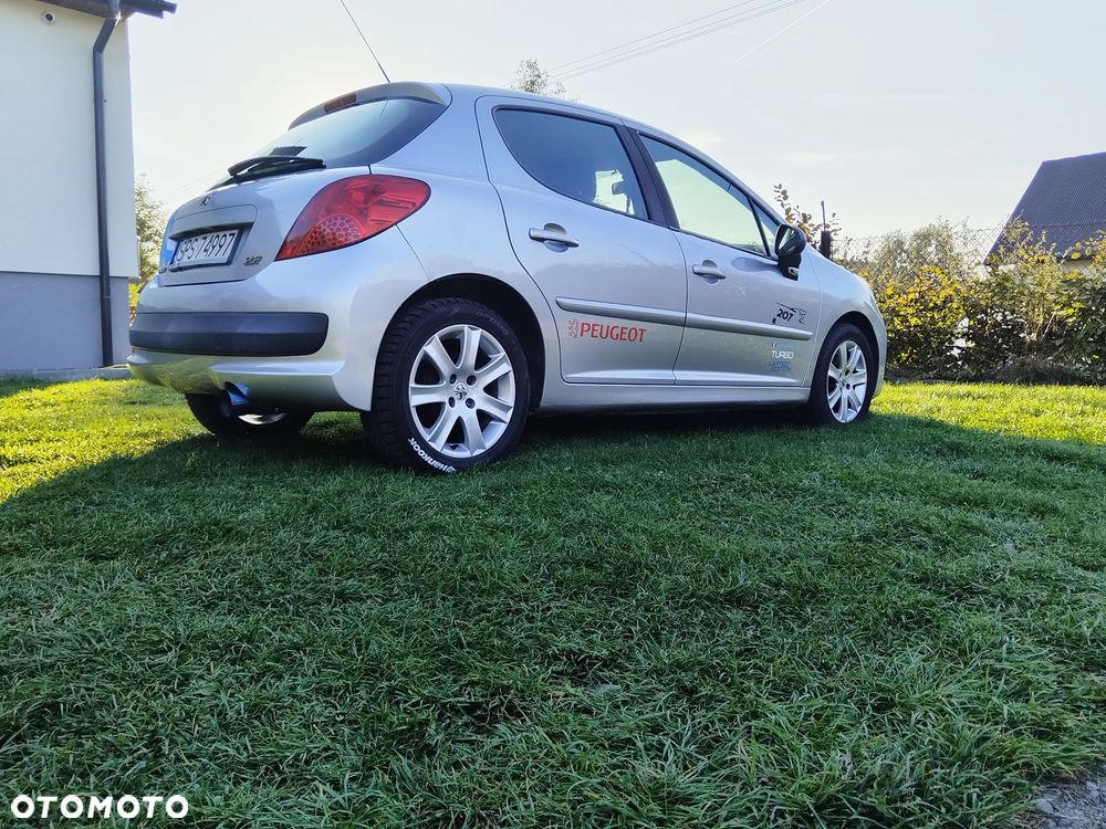 Peugeot 207 - 15