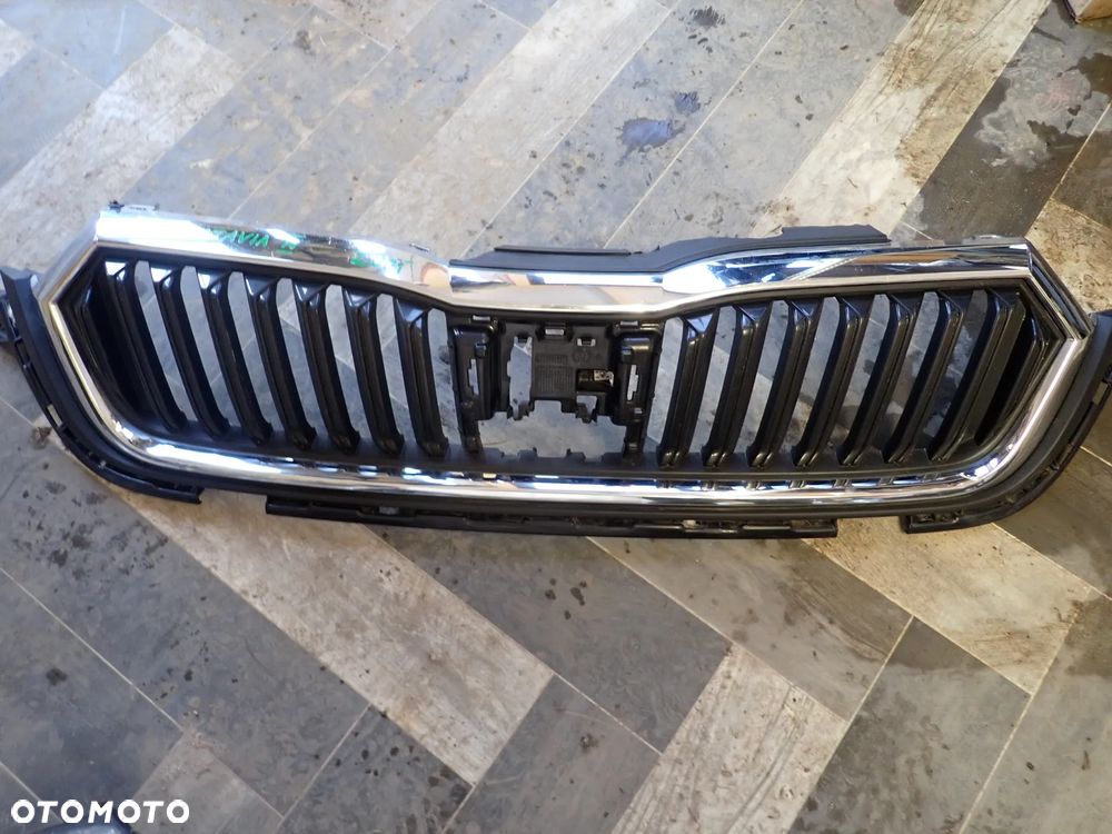 SKODA OCTAVIA IV GRILL - 1