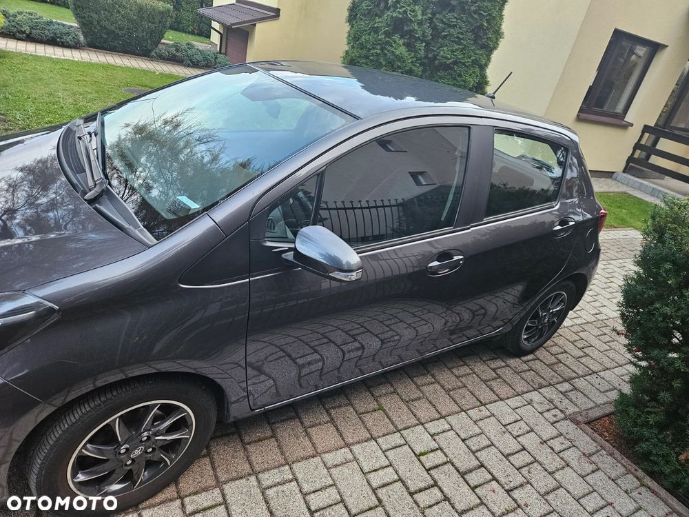 Toyota Yaris 2015 photo 2