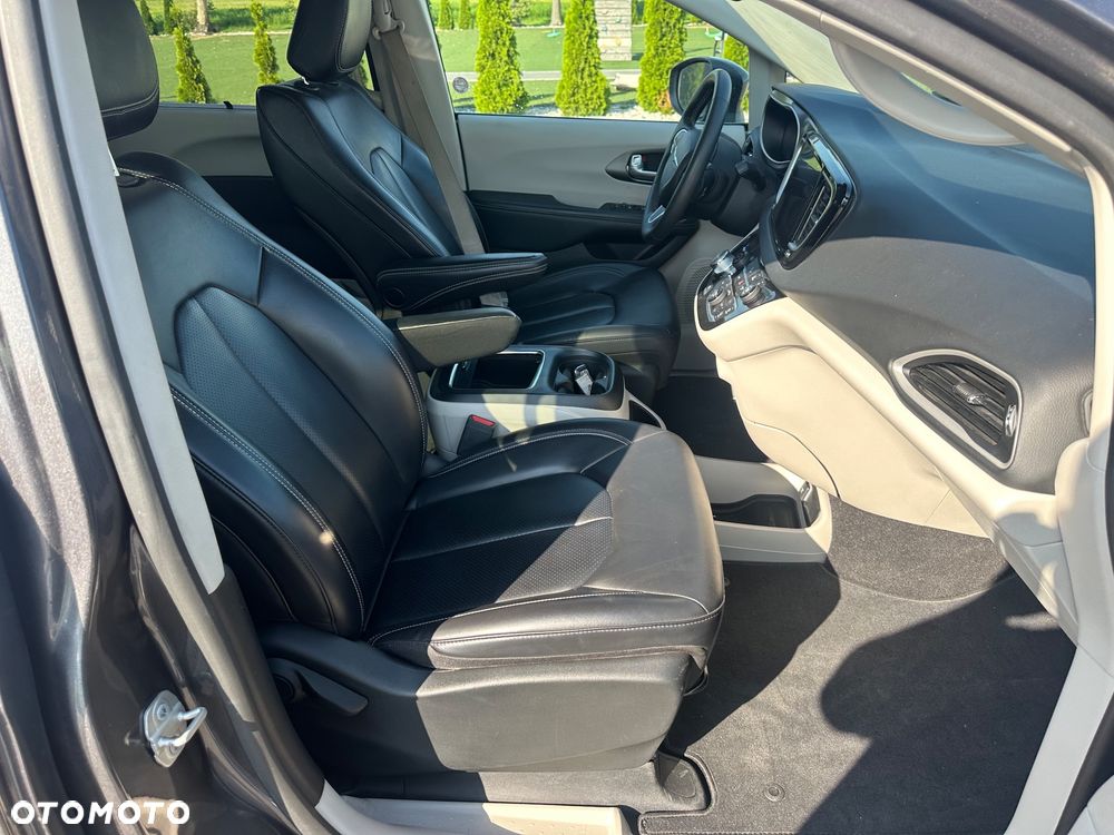 Chrysler Pacifica - 8