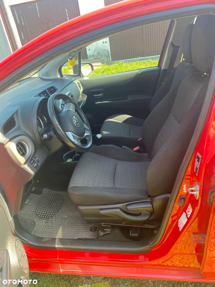 Toyota Yaris 2013 photo 2