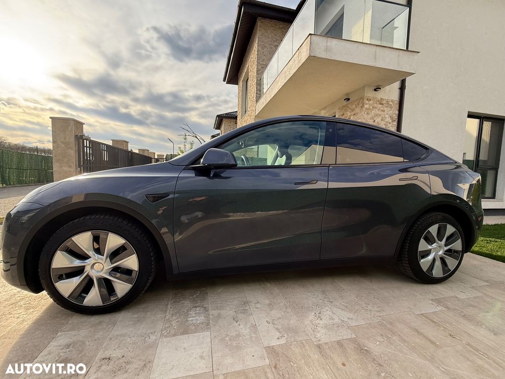 Tesla Model Y - 3