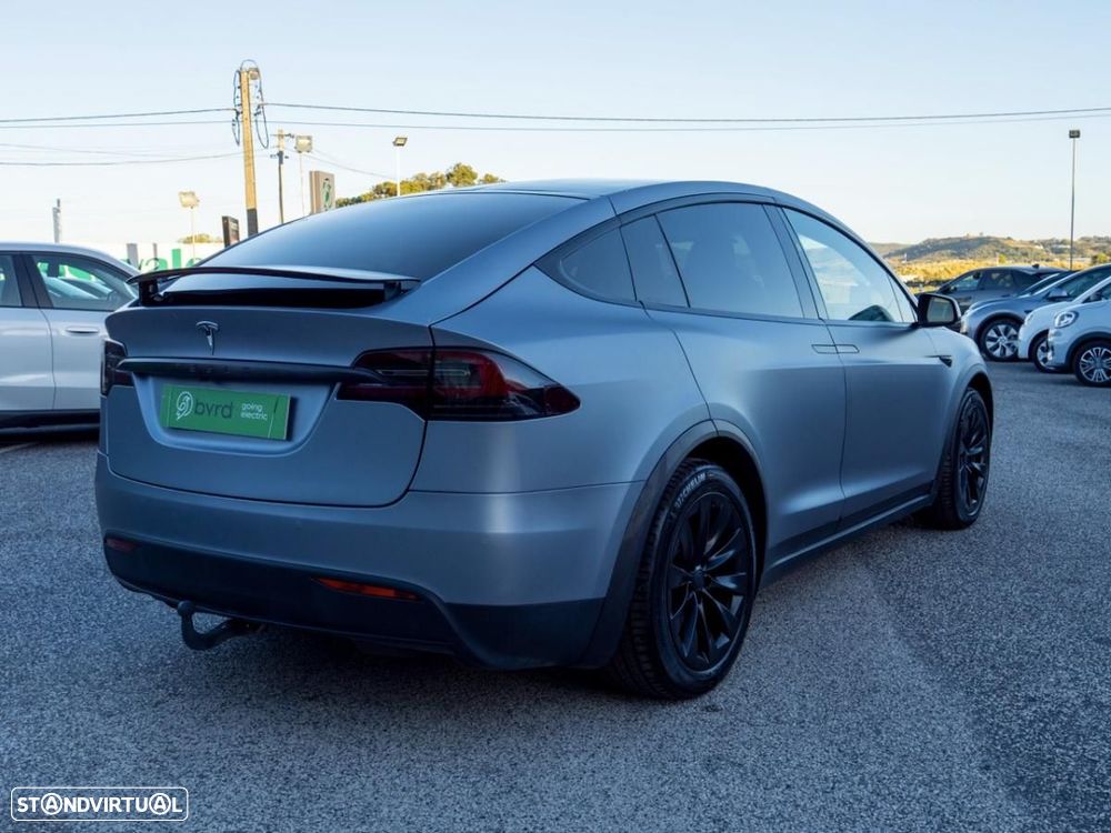 Tesla Model X - 17