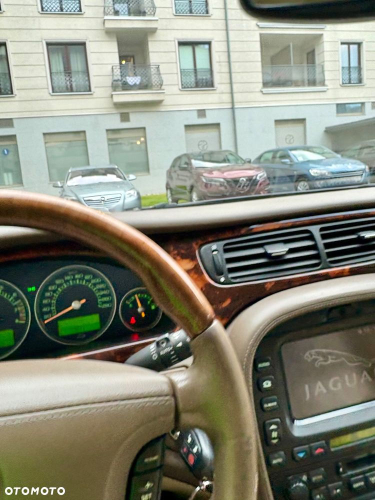 Jaguar S-Type 4.2 V8 - 8
