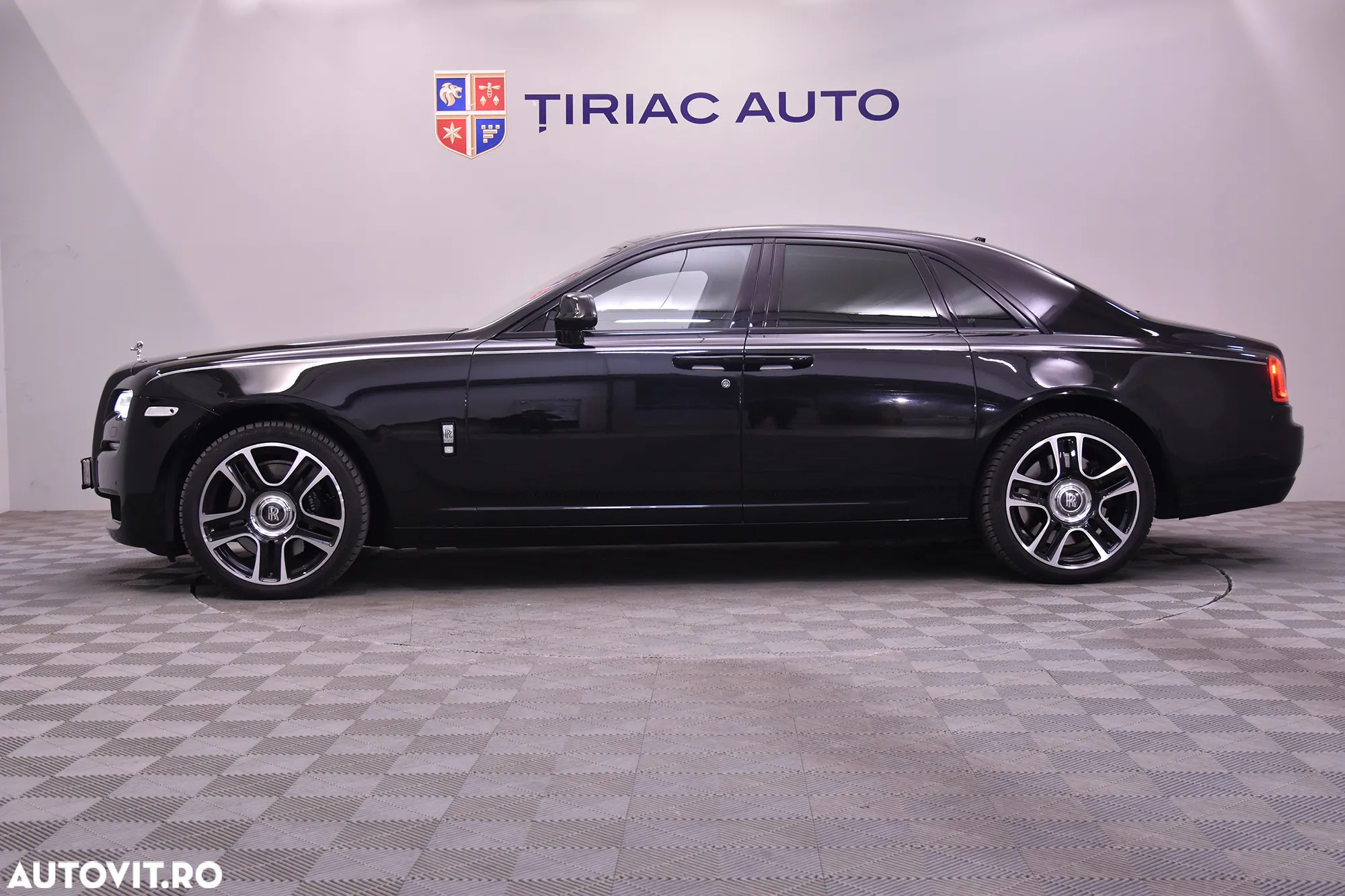 Rolls-Royce Ghost - 2