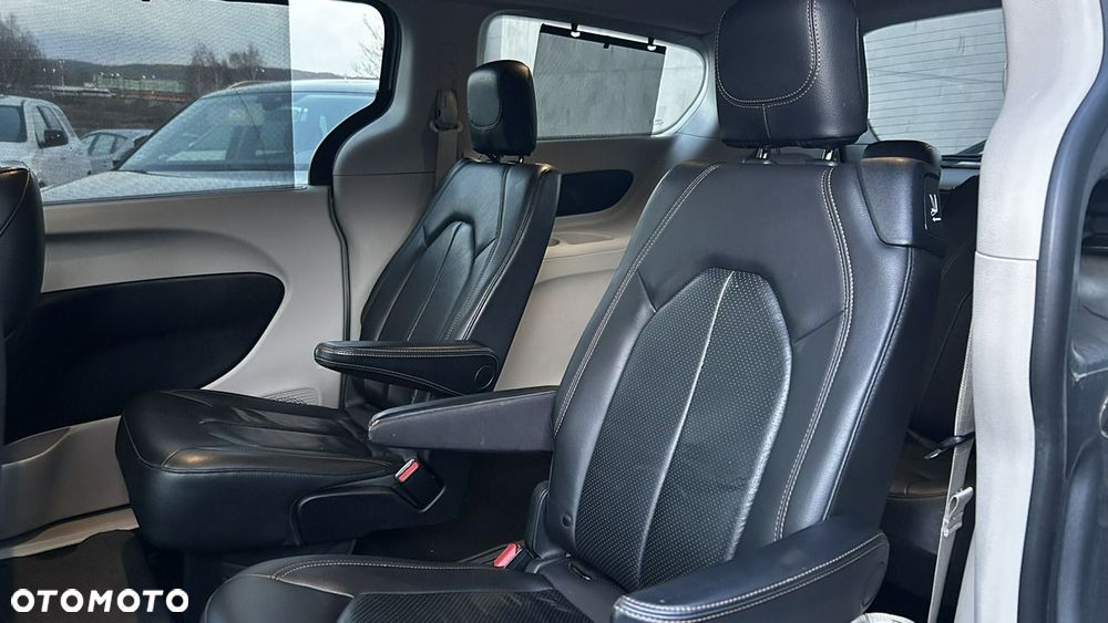 Chrysler Pacifica - 20