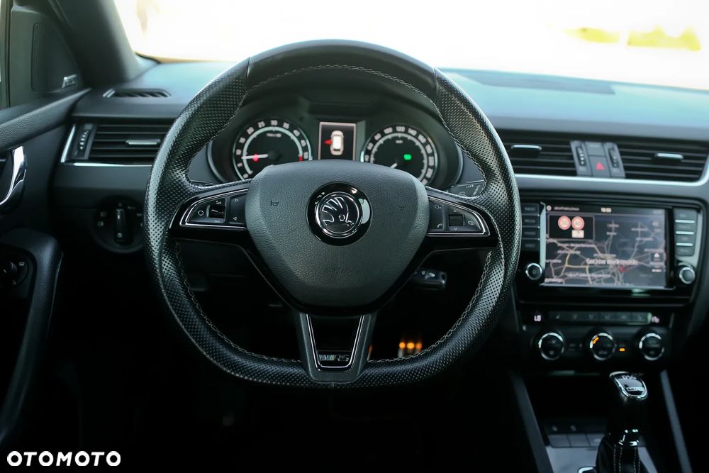Skoda Octavia 2.0 TDI DSG RS - 23