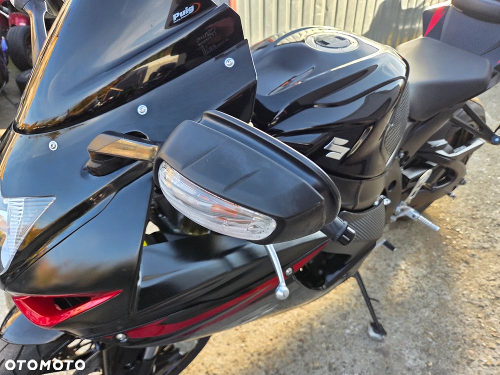Suzuki GSX-R - 35