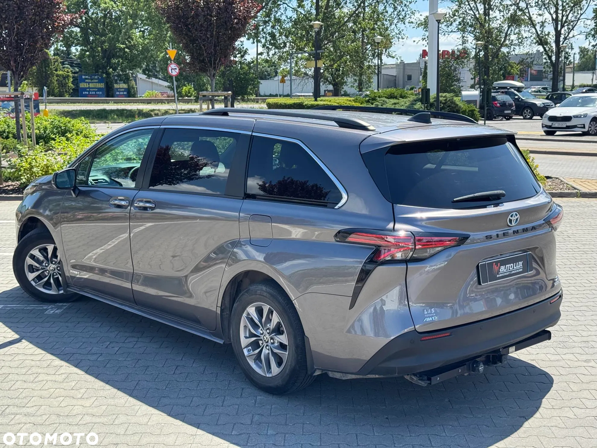 Toyota Sienna - 4