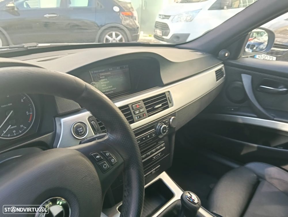BMW 320 d Pack M - 24
