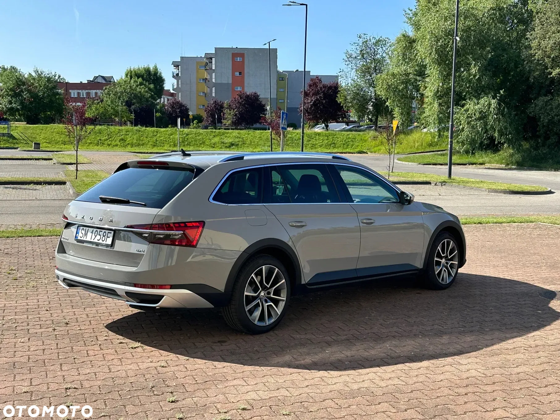 Skoda Superb Combi 2.0 TDI 4x4 DSG Scout - 8