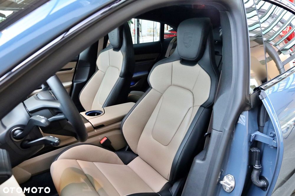Porsche Taycan - 11